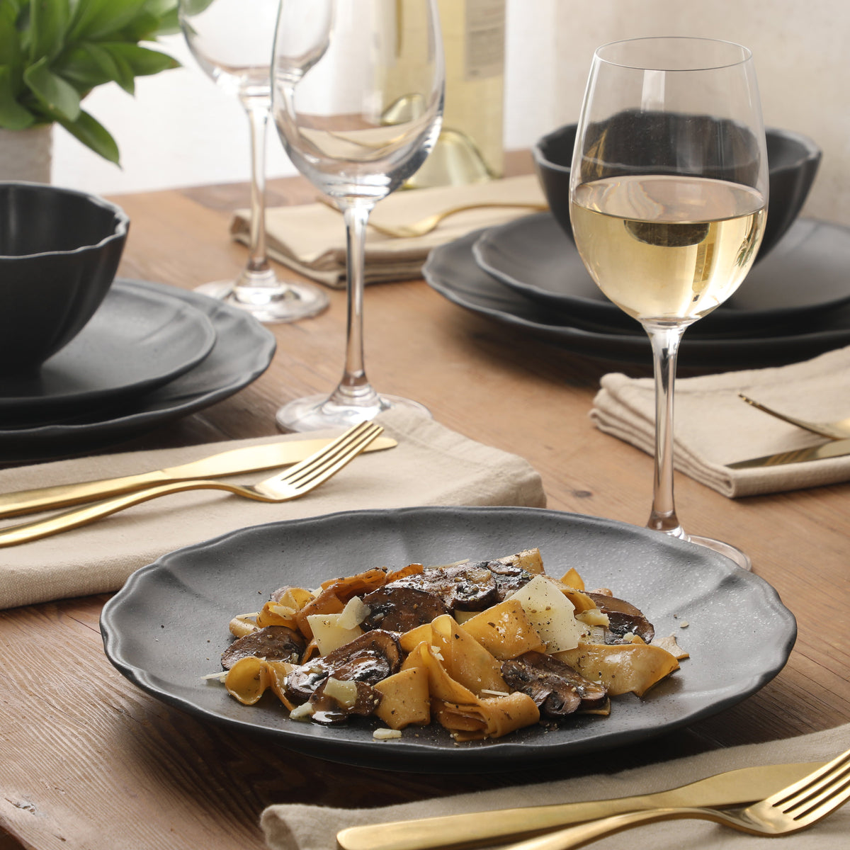 Gibson Elite Vista Rossio - Made In Portugal - 12 Piece Dinnerware Set for 4,  Ceramic Plates and Bowls Sets, Stoneware Dinner Plates and Bowls