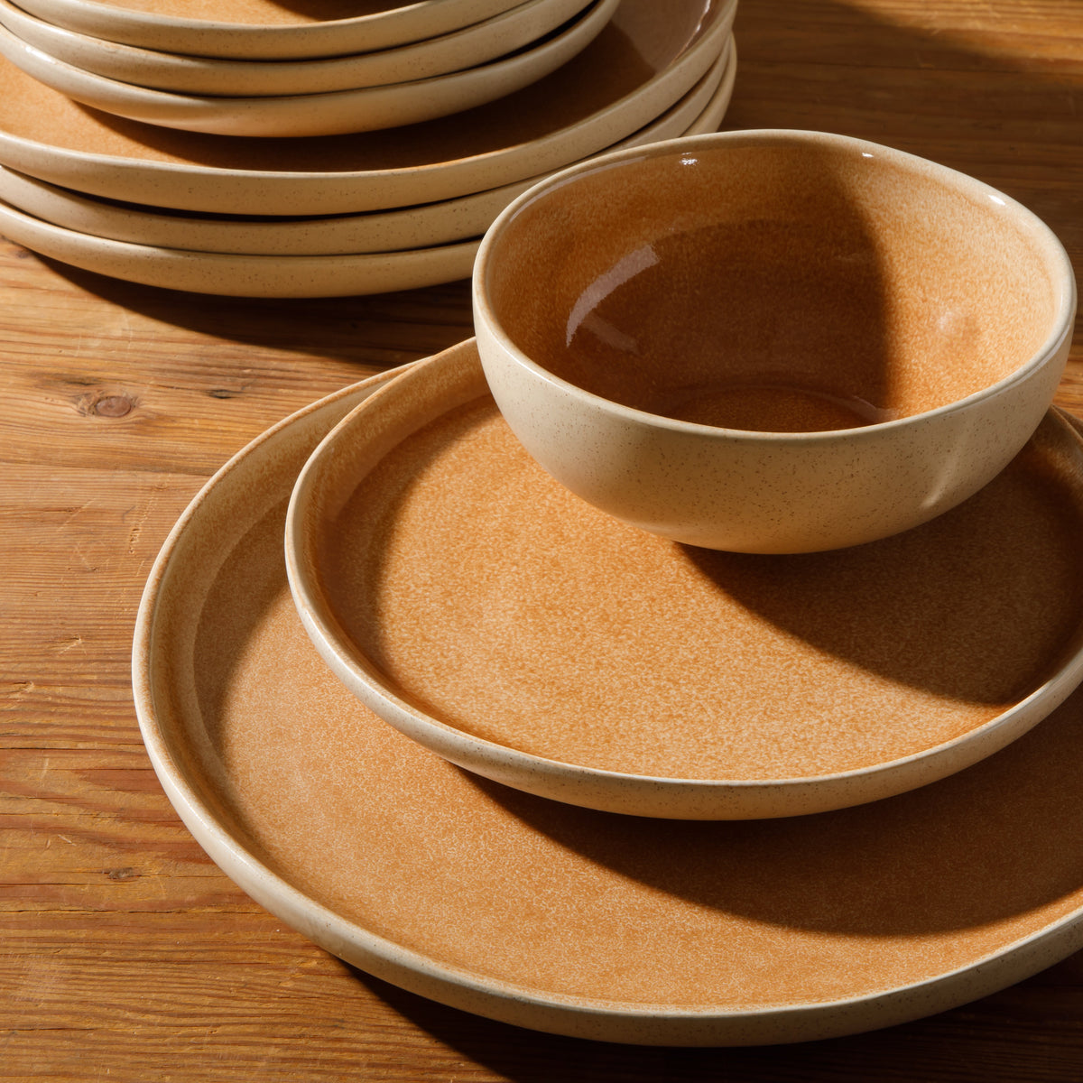 Gibson Elite Manila Bay 12-Piece Stoneware Dinnerware Set, Service for 4, Reactive Glaze Modern Artisan Plates, Bowls & Mugs, Round Design