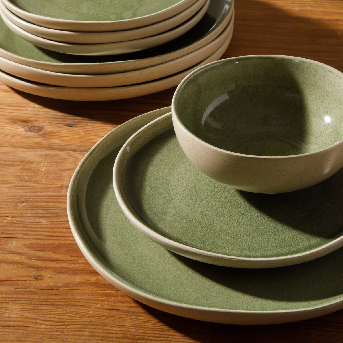 Gibson Elite Manila Bay 12-Piece Stoneware Dinnerware Set, Service for 4, Reactive Glaze Modern Artisan Plates, Bowls & Mugs, Round Design