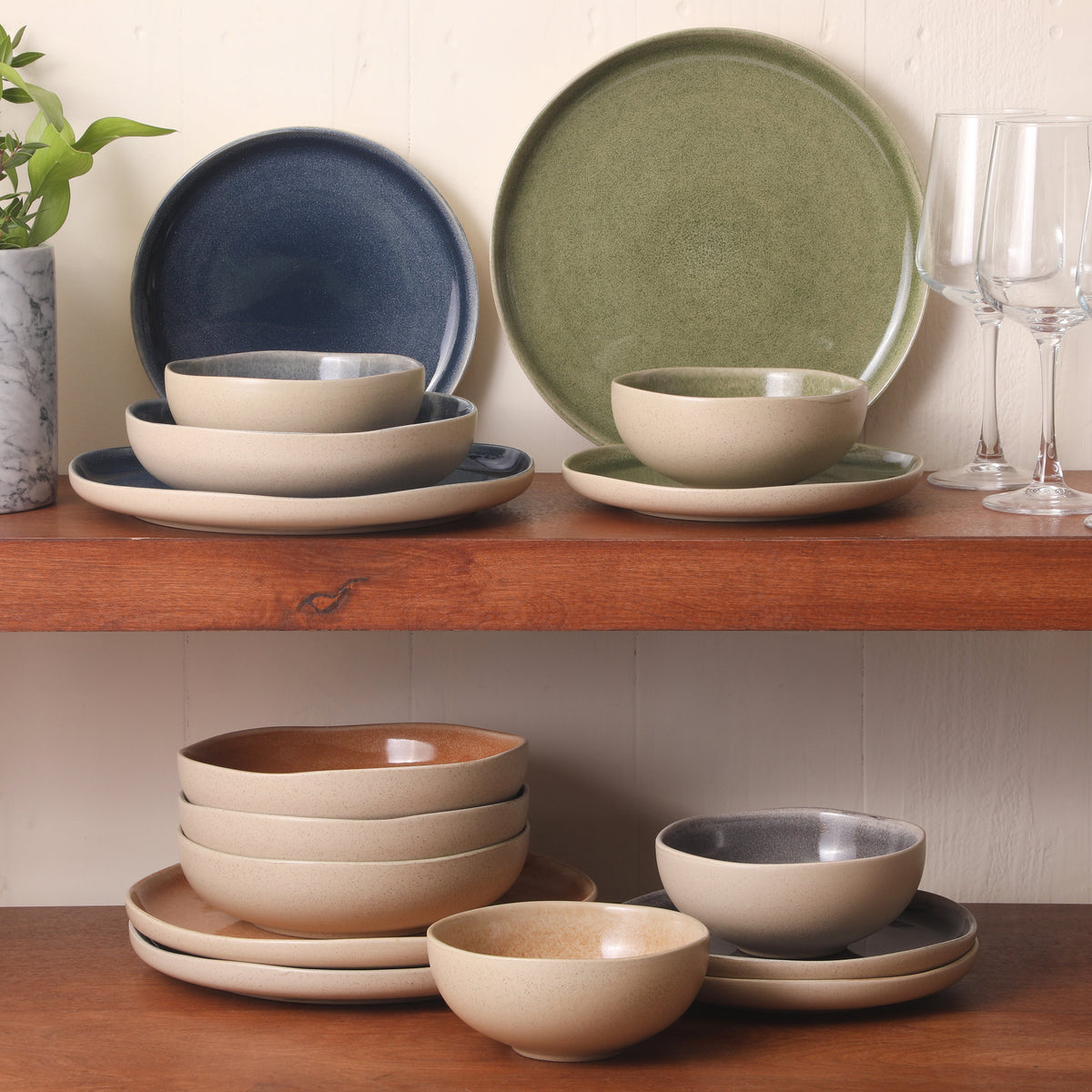 Gibson Elite Manila Bay 16-Piece Stoneware Dinnerware Set, Service for 4, Reactive Glaze Modern Artisan Plates, Bowls & Mugs, Assorted Colors, Round Design