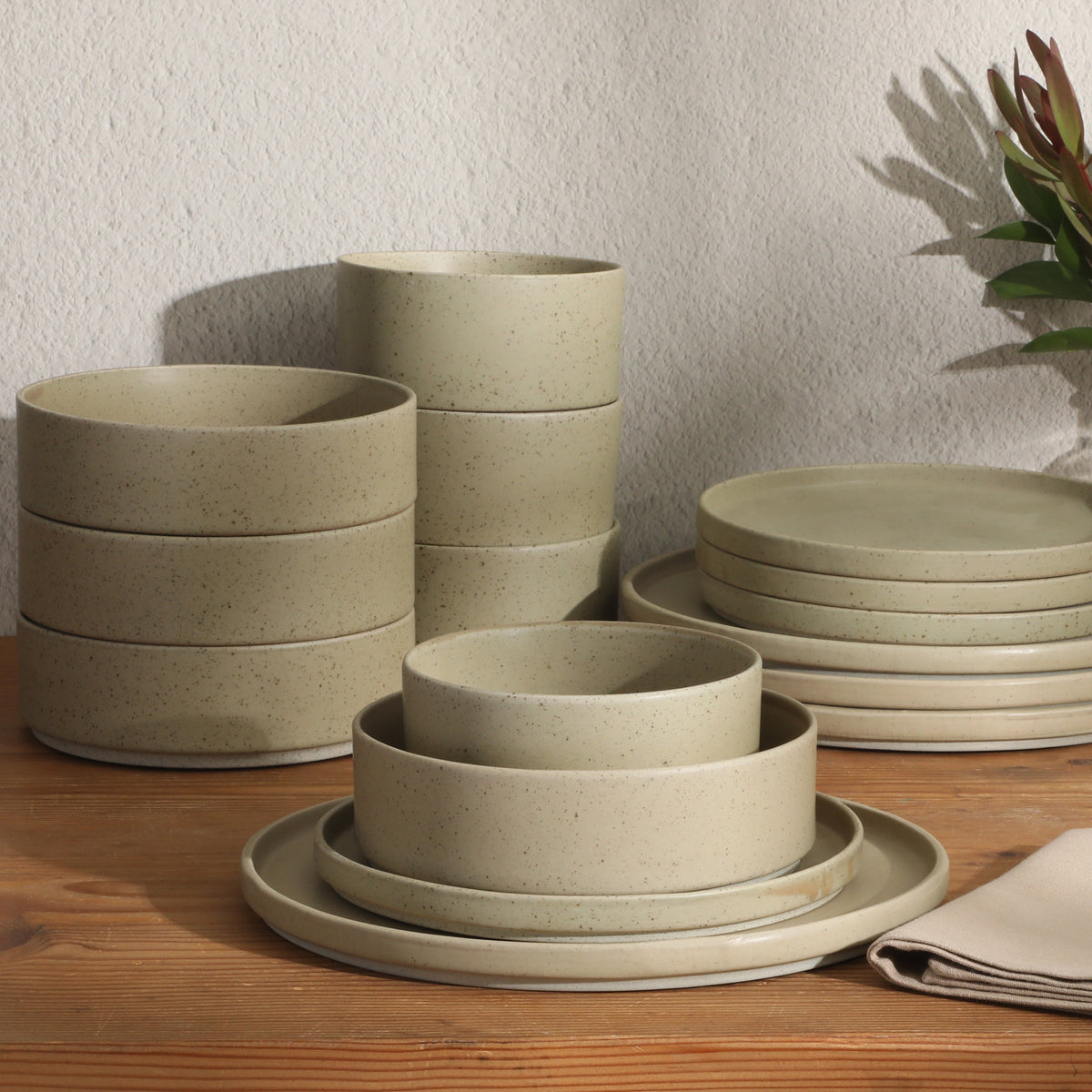 Gibson Elite Tatum Premium Porcelain Matte Reactive Glaze 16 Piece (Service for 4)  Plates and Bowls Stackable Dishes Ceramic Dinnerware Set