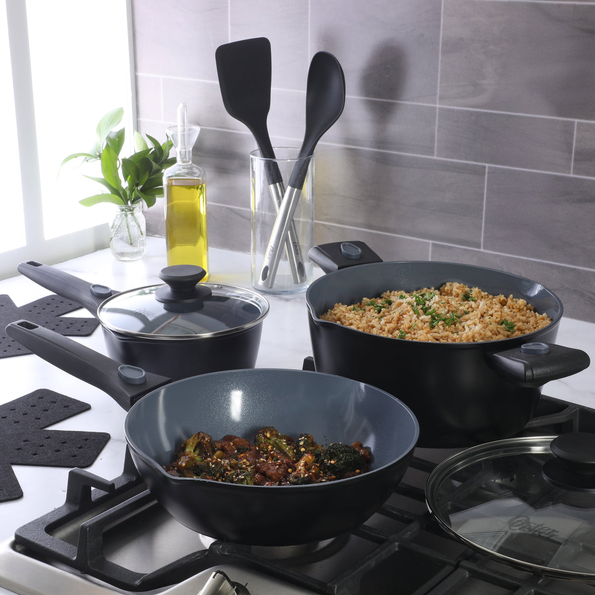 Oster SmartHandle Advance 13-Piece Ceramic Nonstick Cookware Set – Matte Black Finish, Gray Interior, Induction Base, Detachable Handles, Oven & Dishwasher Safe, With Utensils & Pan Protectors