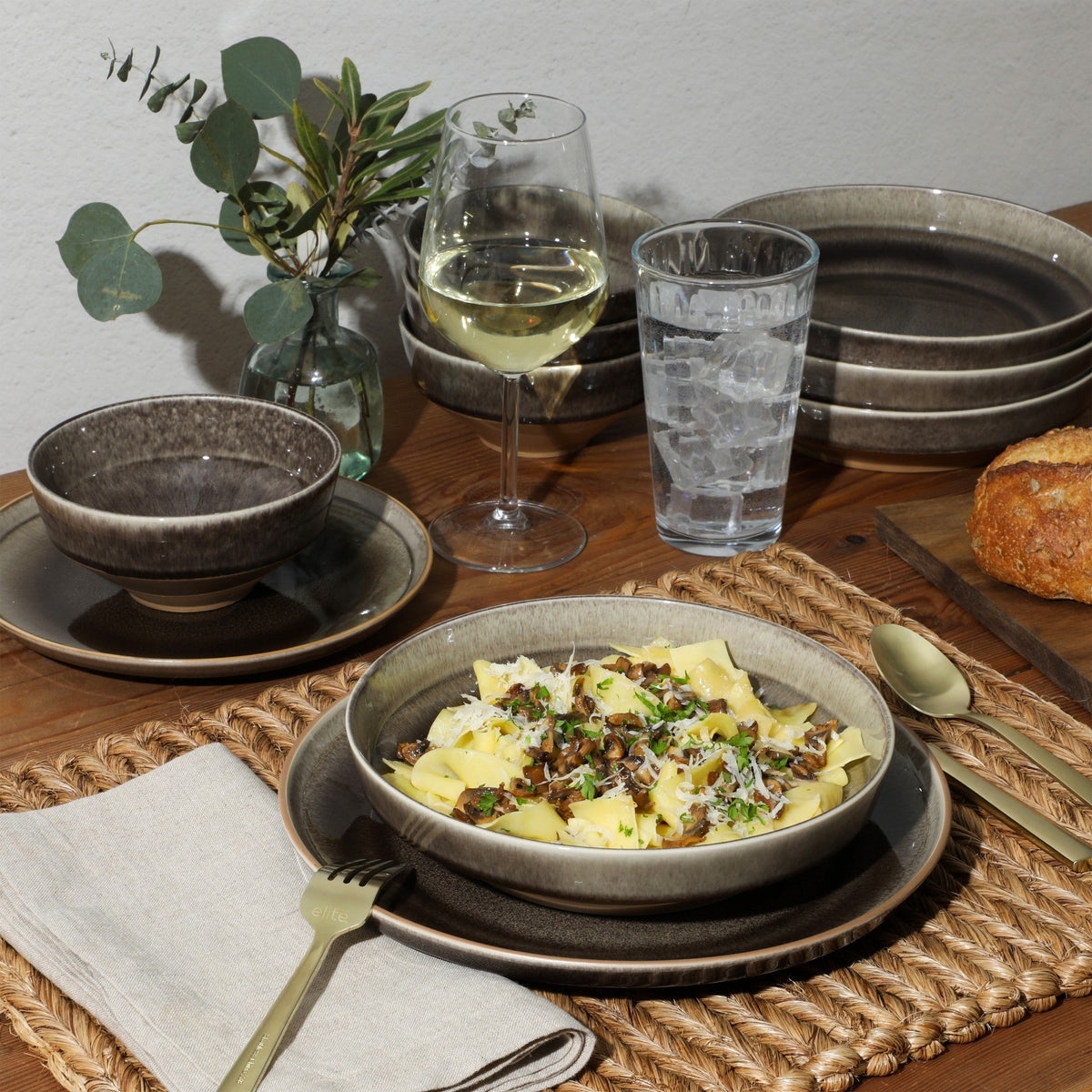 Gibson Elite Hailstone 16 Piece Stonewe Reactive Glaze (Service for 4) Ceramic Plates and Bowls Dinnerware Set
