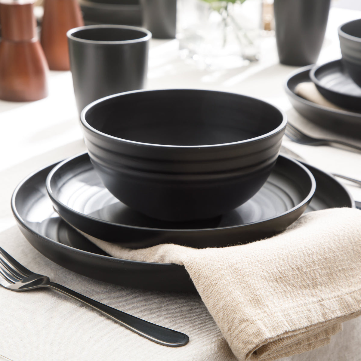 Gibson Home Plates and Bowls Set, 32 Piece Wheat Straw Dinnerware for 8 with Tumblers, Matte, Unbreakable & Lightweight, Dishwasher Safe, 4 Colors