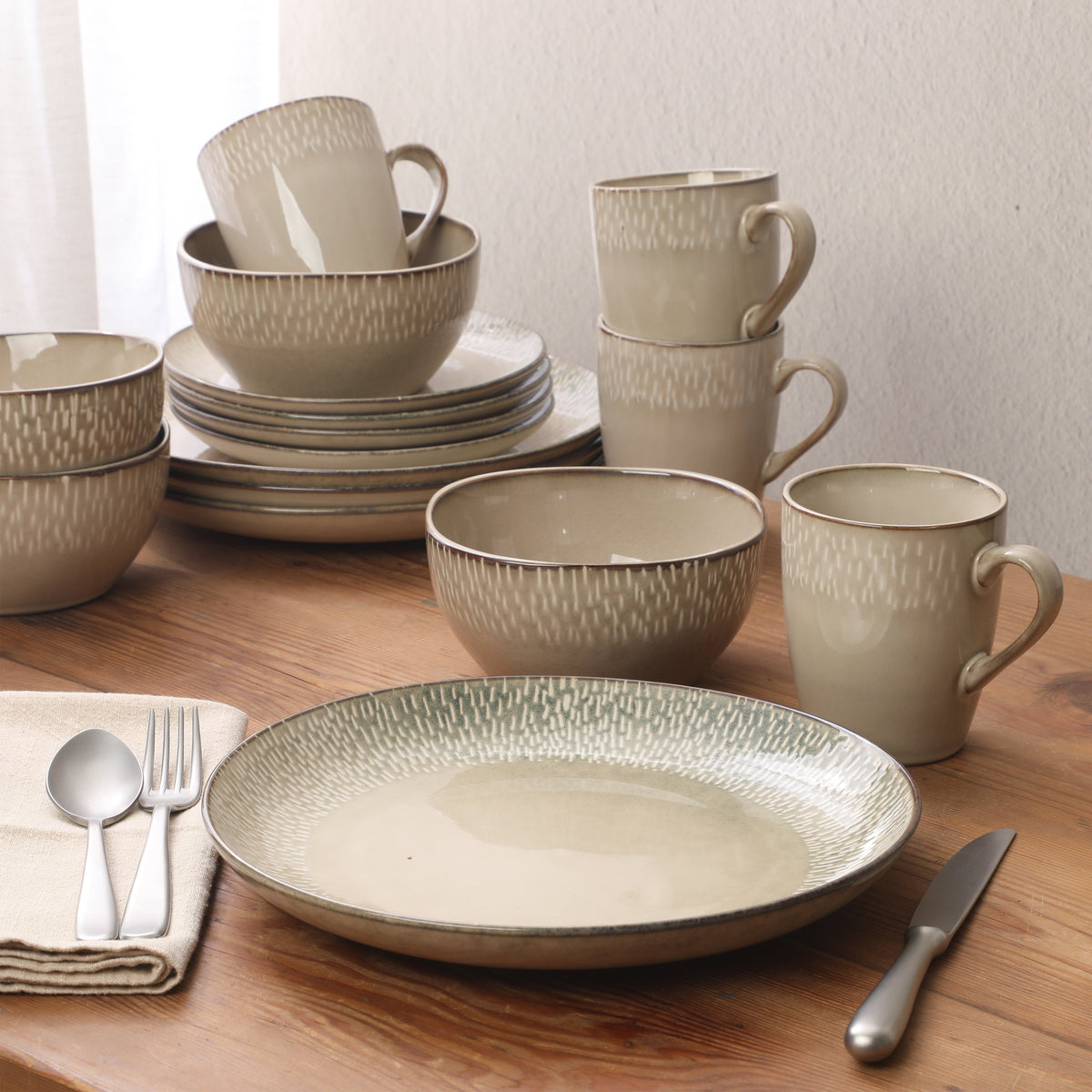 Gibson Elite Jasper 16 Piece Plates and Bowls Reactive Glaze Dishes Stoneware Ceramic Dinnerware Set - Service for 4 - Taupe