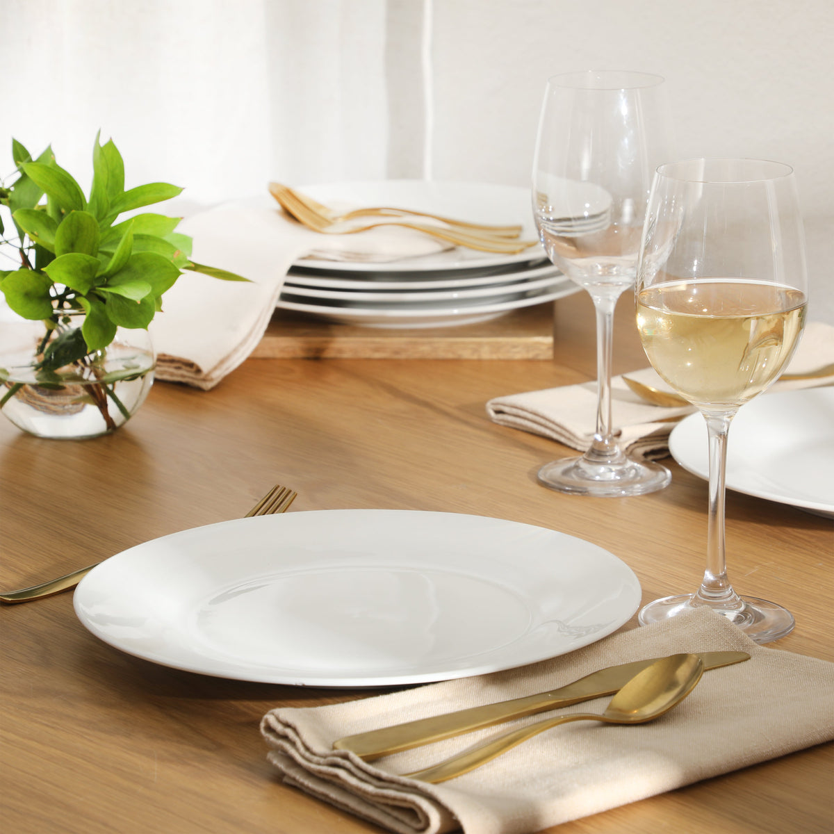 Gibson Home Great Essentials 6-Piece Dinner Plate Set, 10.5 Inch Fine Ceramic Round Plates, Microwave and Dishwasher Safe, White